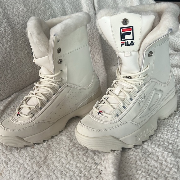 FILA boots !!!!❄️🔥✨ - Picture 3 of 9
